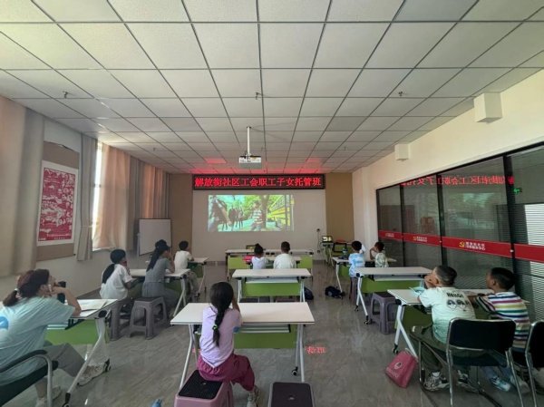 尚红网  内蒙古达茂旗总工会：托管班“托”起安心暑假&#32;护航职工子女成长